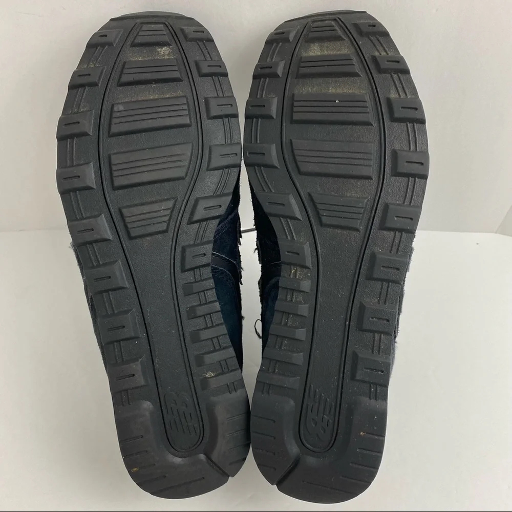 New Balance 696 size 8 Women’s Black Suede Sneakers